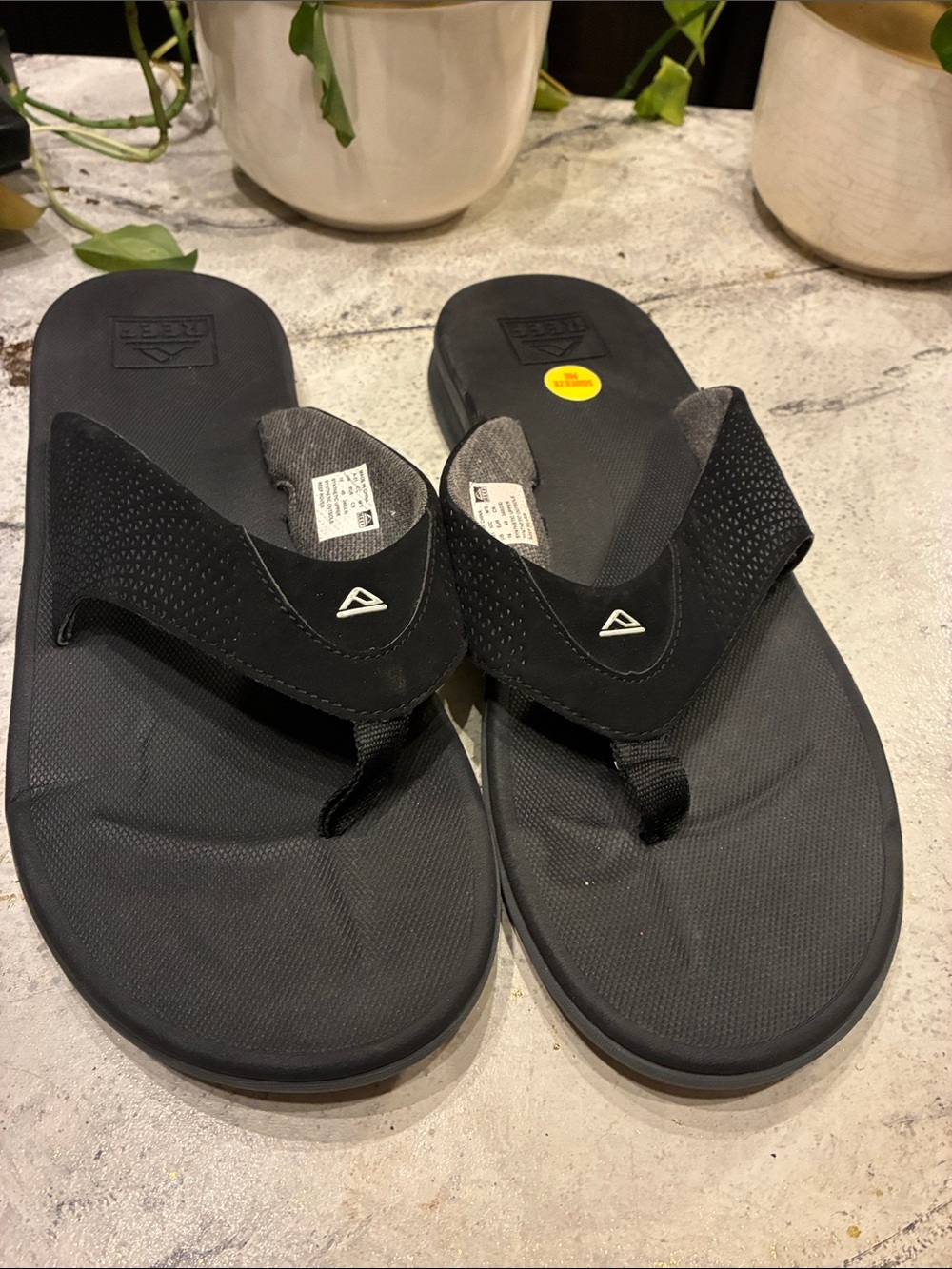 Reef Men's Black Cushioned Thong Sandals size 16